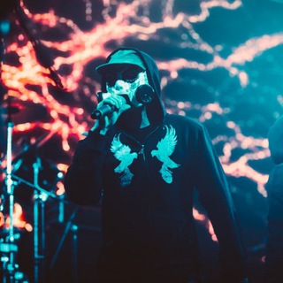 HOLLYWOOD UNDEAD